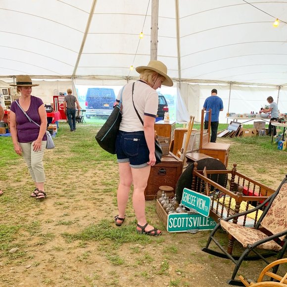 Meet Your Posher Meg - Picture 3 of 9